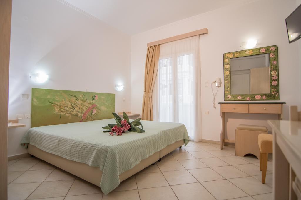Manto Studios Palaiochora Room photo
